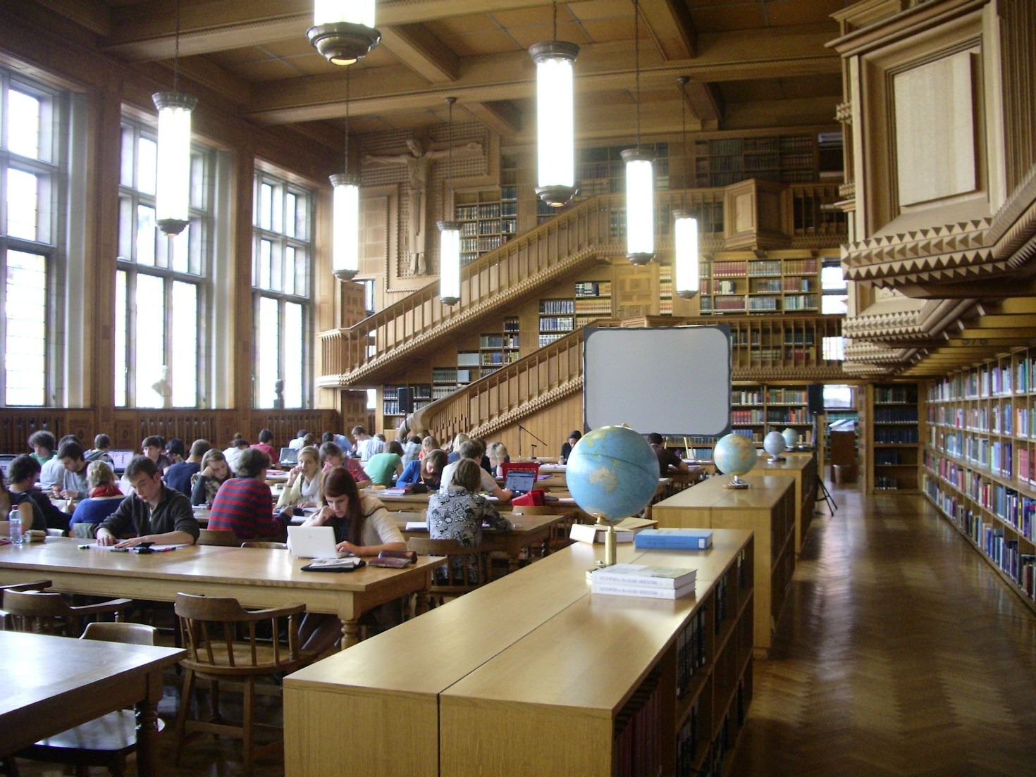 How to Choose the Best Student Insurance Policy